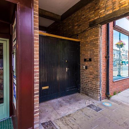 Bright 1-Bed Apartment In Chester By 53 Degrees Property, Ideal For Professionals & Couples, Great Location - Sleeps 4 Екстериор снимка