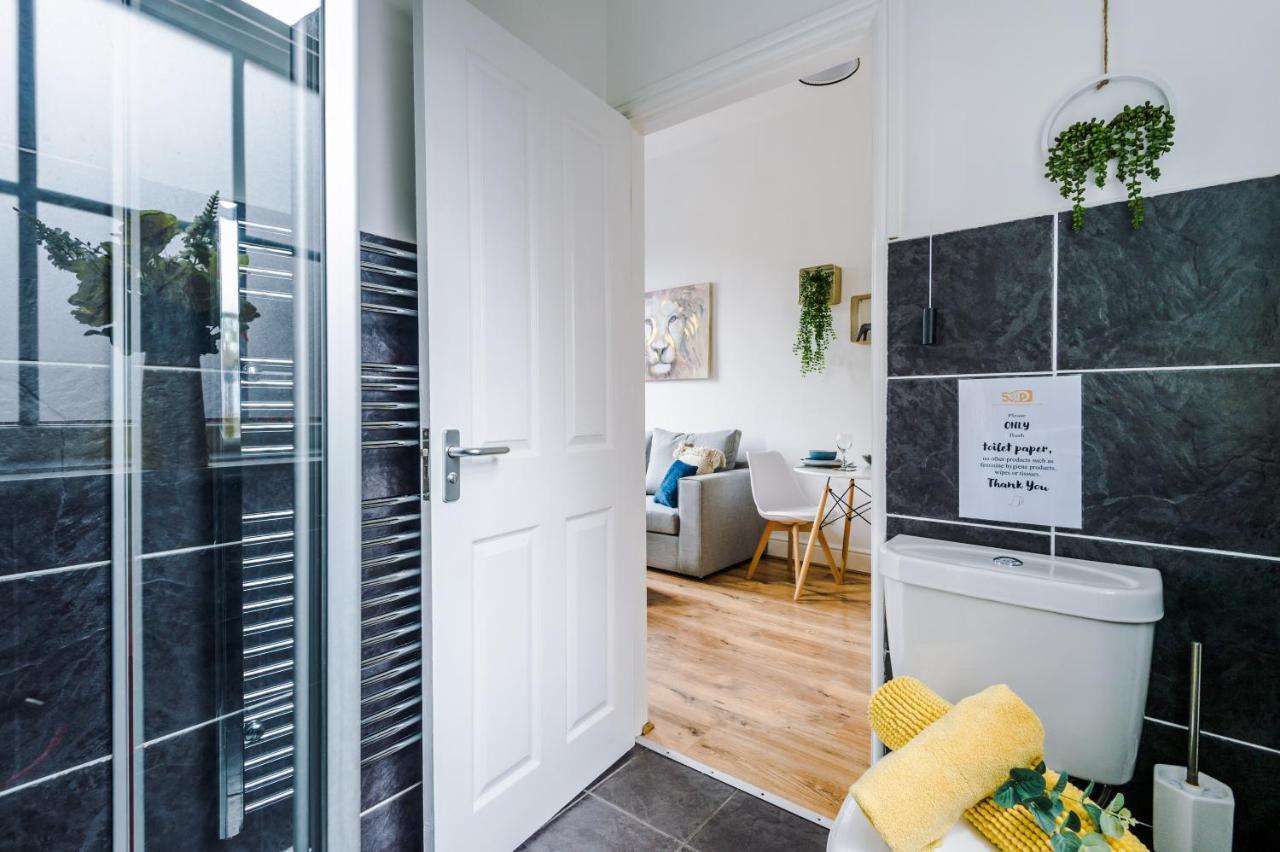 Bright 1-Bed Apartment In Chester By 53 Degrees Property, Ideal For Professionals & Couples, Great Location - Sleeps 4 Екстериор снимка
