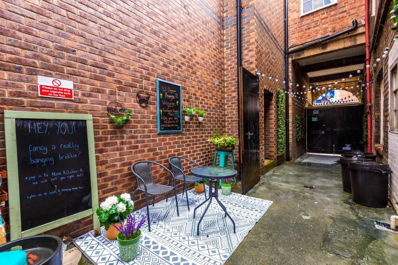 Bright 1-Bed Apartment In Chester By 53 Degrees Property, Ideal For Professionals & Couples, Great Location - Sleeps 4 Екстериор снимка