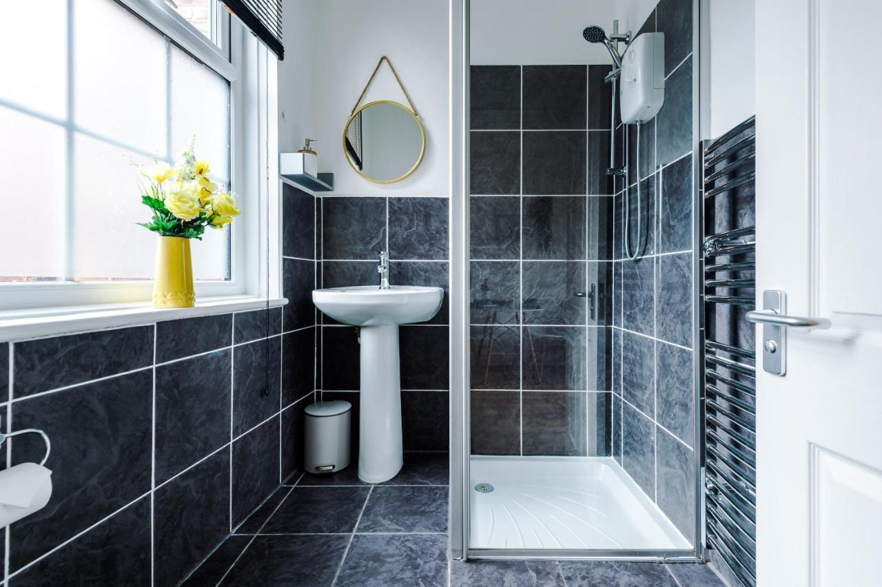 Bright 1-Bed Apartment In Chester By 53 Degrees Property, Ideal For Professionals & Couples, Great Location - Sleeps 4 Екстериор снимка